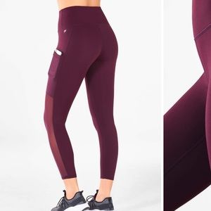 Fabletics Mila Pocket Capri - S
